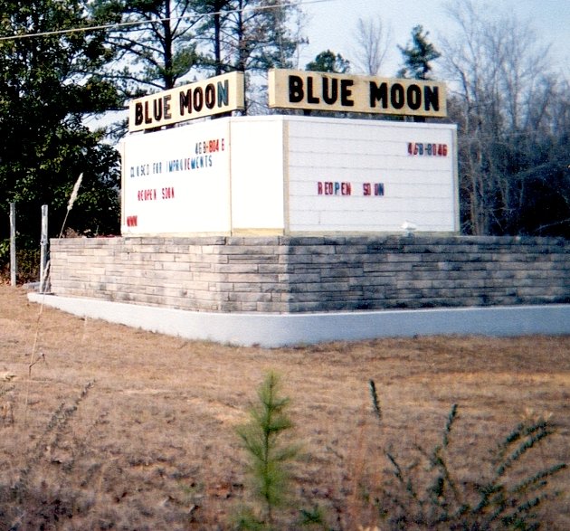 The Blue Moon DriveIn Theater, GuWin, Alabama Picture 34